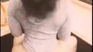 She Twerkin to King Bone Fall Back