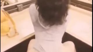 She Twerkin to King Bone Fall Back