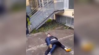 ВЫРУБИЛ С ОДНОГО УДАРА! Уличные драки, один нокаутировал троих!Бой года! Разборки, постоял за себя.