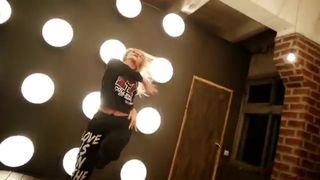 Royal club - Chris Brown – Run It