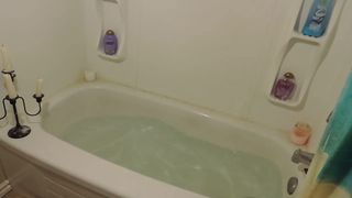 HD Milkymama Submerged in Tub then Plays with Clit