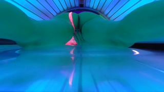 HIDDEN CAM CAUGHT GIRL MASTURBATE AT SUNBED