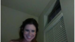 ChloeLamb shaking her ass