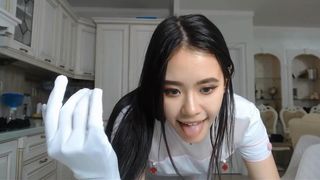 Li Chang shows pussy