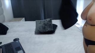 Zoey4you dressing up