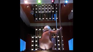 Hot Mom Rams Dick up her Cunt while she tries to Phone Cuckold Husband