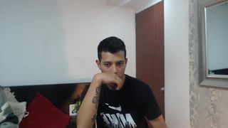 guysus888_18052019_1047_couple_chaturbate