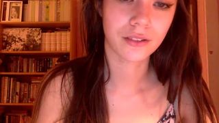 xoxo_melody shows personal pics