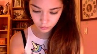 xoxo_melody in her room