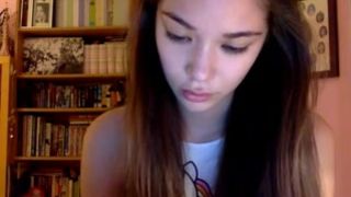 xoxo_melody in her room