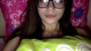 xoxo_melody w/ no shirt