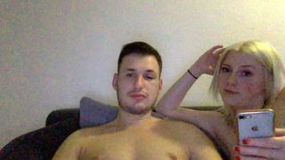 2018-12-07_21-41-32_BlondCouuple's Cam, Photos, Videos