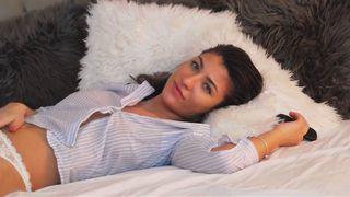 Jeessy - Skinny Angel Teases is Free Chat [Non Nude]