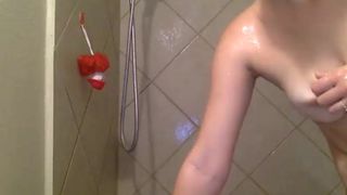 New camgilrl Galadriel87 shower bate