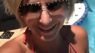 ainsleedivine - sexy mature at the pool