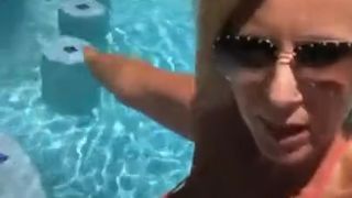 ainsleedivine - sexy mature at the pool