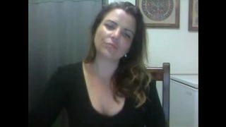 Sexy AUS Milf reveals her naked body for all