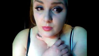 'Bunny' UK chubby plays chock and masturbate on webcam