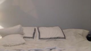 CandieJewelz cumshow in bed