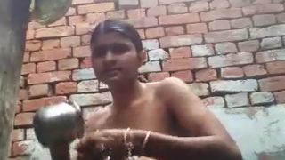 Desi village girl bathing cam show