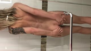 DAKOTA SKYE PISS PISSING ON HERSELF DRINKING IT