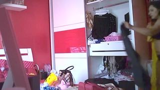 Desi UK hottie changing