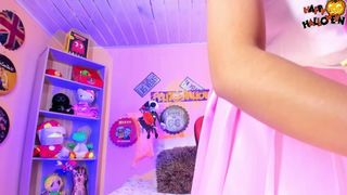 little_bubblegum upskirt pussy tease 1572361177