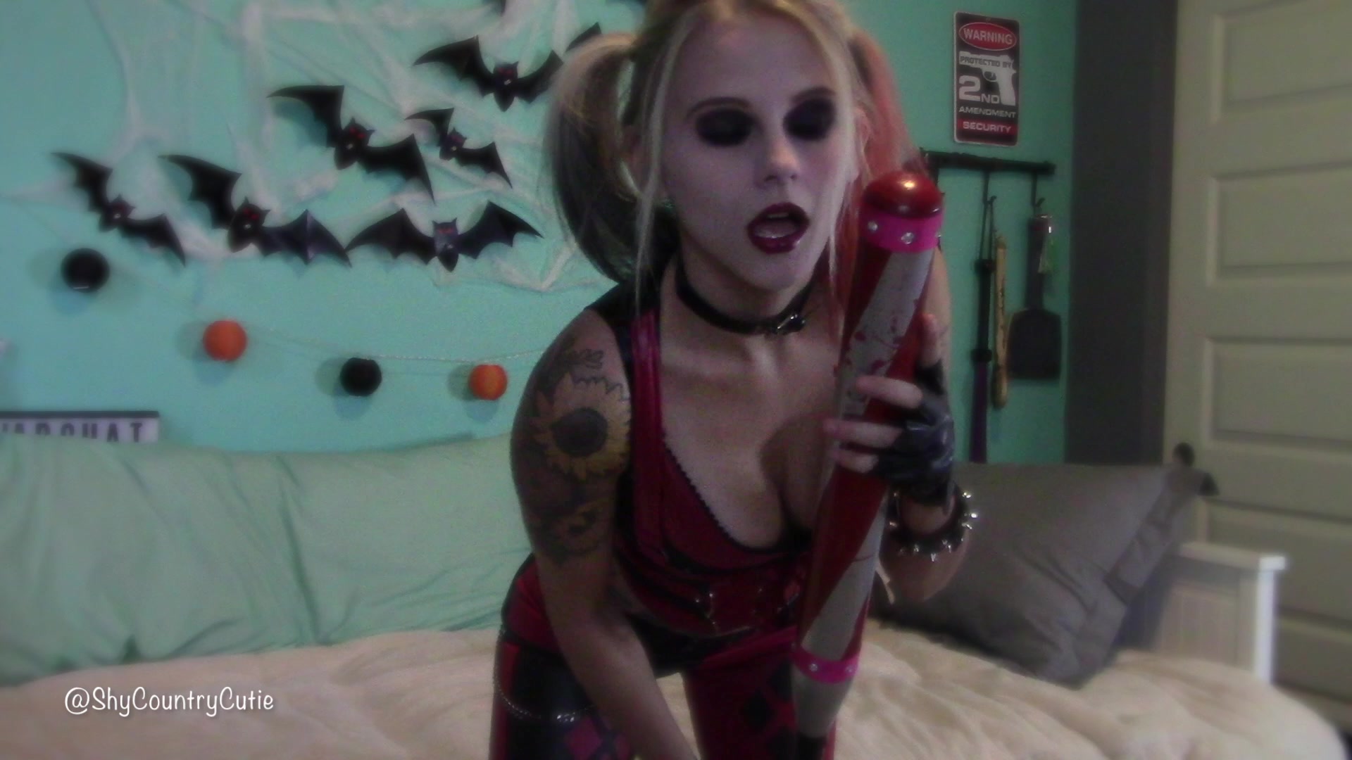 ShyCountryCutie - Deadpool Gives Harley Facial