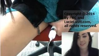 LucieLuvit playing in computer lab