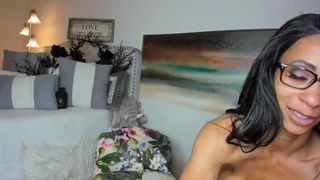GloriaLamour_Official naked tease