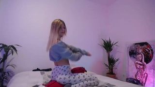 Cassy_cum webcam show 2019-12-01_22-32-33_822