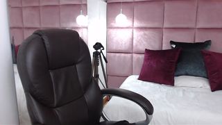moesha_rey_01062019_0421_female_chaturbate
