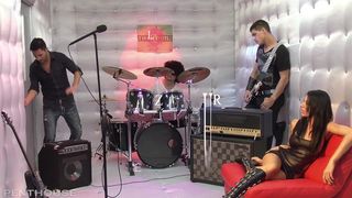 Julz venture fucks a band member