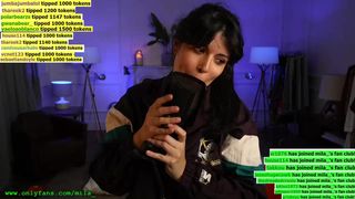 mila_-2019-12-27 oops bush and tits flashes