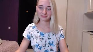 Foxy0990 gets nude shows asshole and pussy close up