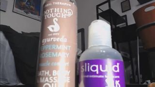 Reyy_ plays with anal beads