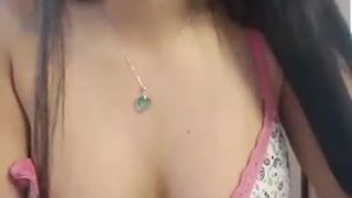 Sofia mackarena bailando