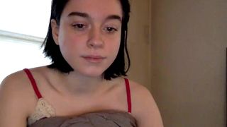 yourveryownlolita@chaturbate 2016-11-27 20-00-18