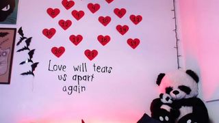 Petit_Haze - Flashing her pussy