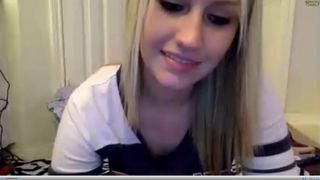 smexxii93 Bra Flash and Flicks Tongue