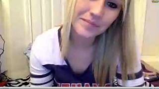 smexxii93 Bra Flash and Flicks Tongue