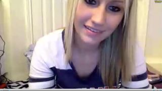 smexxii93 Bra Flash and Flicks Tongue