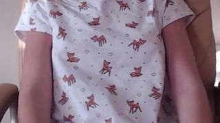 jennycutey plays with her pussy