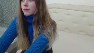 laurajam strips and spreads her pussy