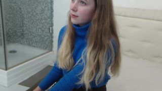 laurajam strips and spreads her pussy