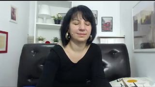 pargolred get naked and use a glass dlldo, and a suction device on her clit in private premium video 2016-09-11