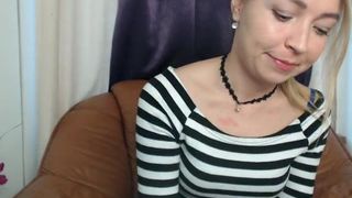 SOPHY_GIBS clappin her phattie, spreadin her pussy so juicy and wet it defines wet pussy in private premium video 2016-09-10