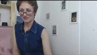 takiyachristy get naked and use a glass dlldo, and a suction device on her clit in private premium video 2016-09-12