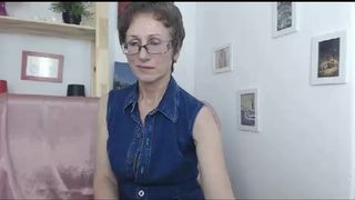takiyachristy get naked and use a glass dlldo, and a suction device on her clit in private premium video 2016-09-12