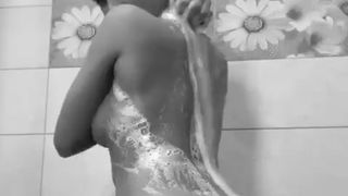 Twerkingbaby shower (short video)